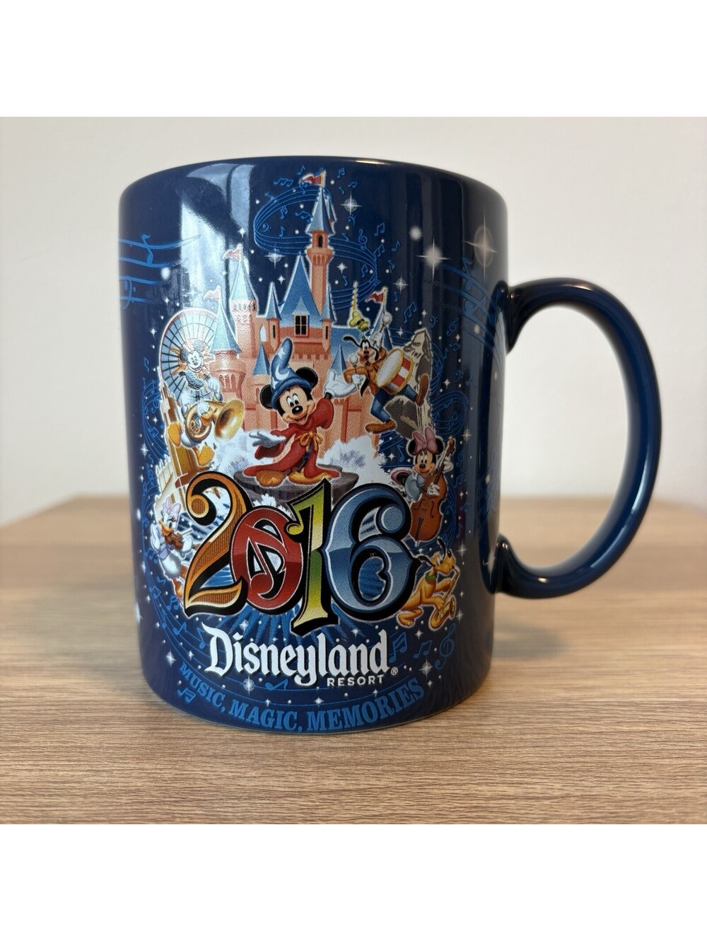 2016 Walt Disney World Magic Memories Mickey Mouse 24 oz Coffee Cup Mug